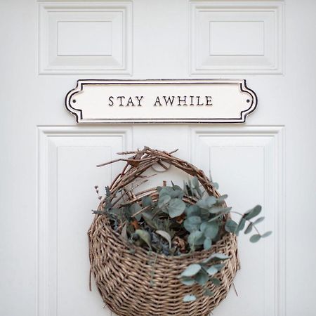 Le Petit Guesthouse -King Bed Walk To Whitworth Nine Mile Falls Экстерьер фото