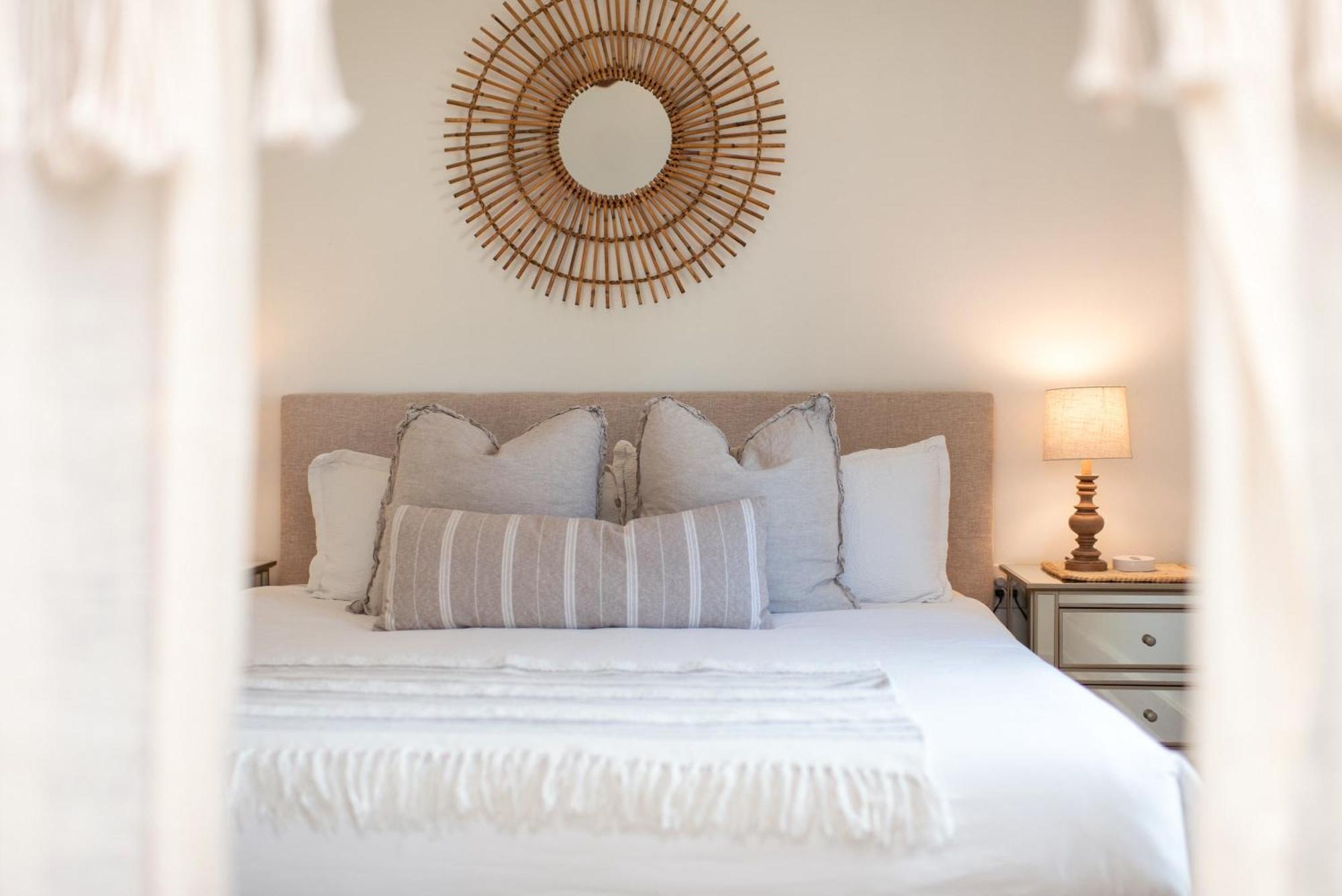 Le Petit Guesthouse -King Bed Walk To Whitworth Nine Mile Falls Экстерьер фото